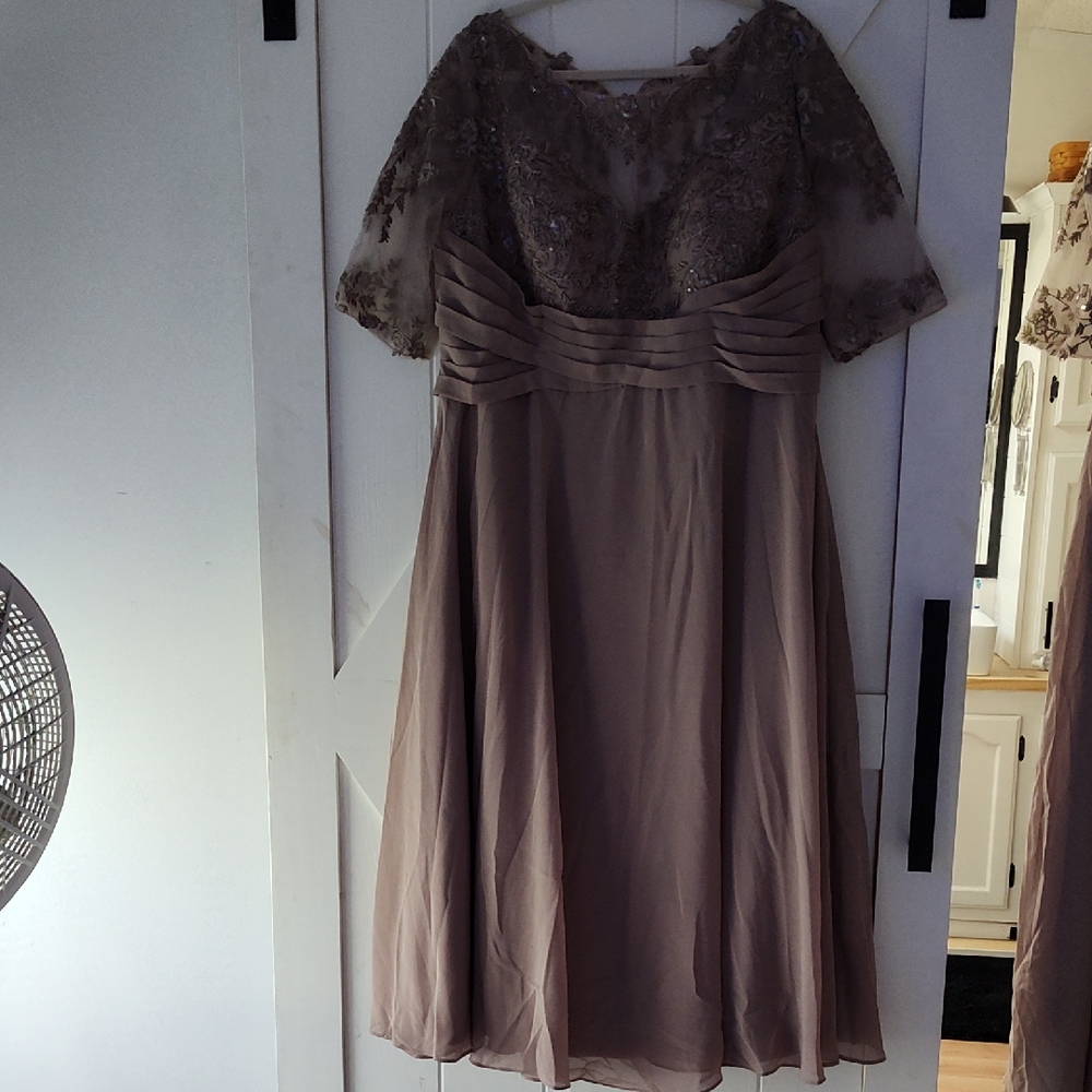 Elegant Lace Overlay Women's Dress Mother Of The Bride Dress